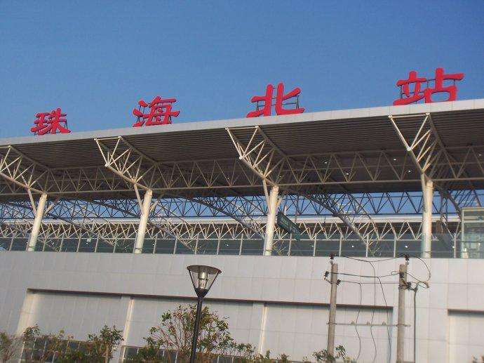 珠海火车站候车厅LED屏广告