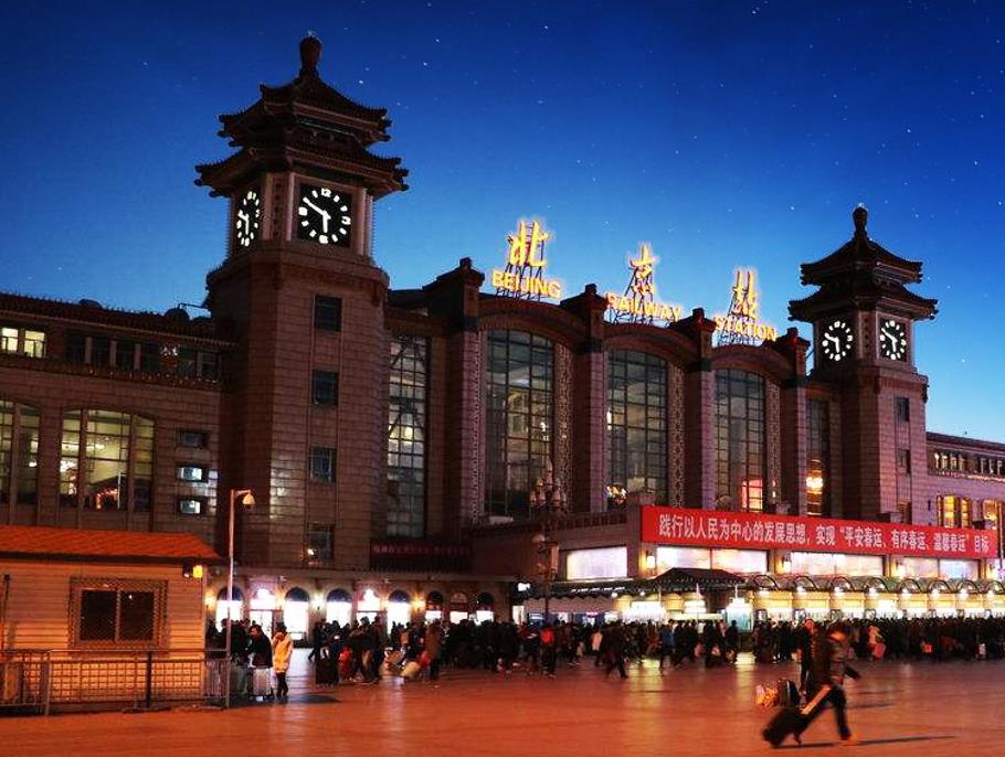 北京火车站LED屏广告
