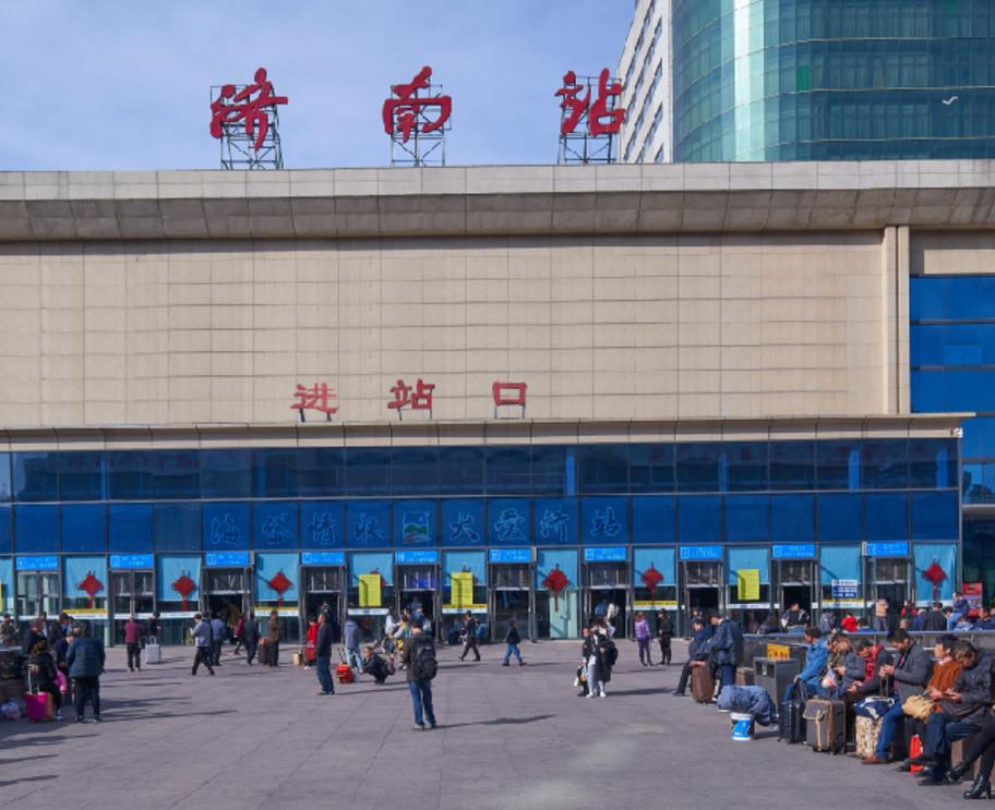 济南火车站LED屏广告
